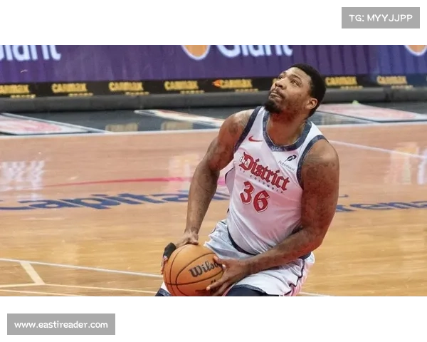 斯玛特湖人训练中圈三分稳准狠展现超强投射状态引队友惊叹